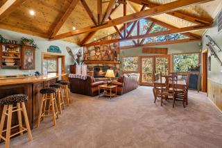 The Getaway Chalet - Walk to Slopes & Golf Course, Ping Pong, Fireplace, Deck - 7