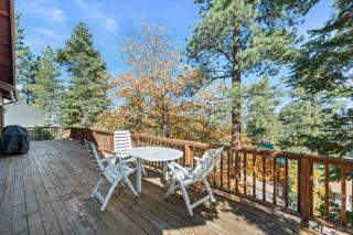 The Getaway Chalet - Walk to Slopes & Golf Course, Ping Pong, Fireplace, Deck - 6