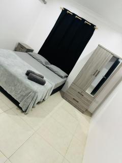 Oxford Apartments - 3