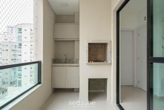 Aptos em prédio à 650 m da Meia Praia - RGOs - 2