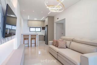 Aptos em prédio à 650 m da Meia Praia - RGOs - 1