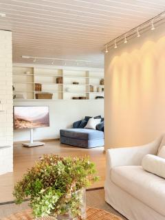 Stylish Villa - Boat, Greenhouse & Majestic Oaks - 1