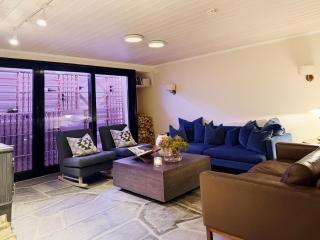 Stylish Villa - Boat, Greenhouse & Majestic Oaks - 2