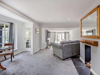 4 Bed in Beaumaris 94501 - 1