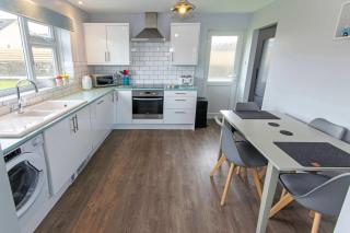 Sandbanks Braunton, Stylish Cottage near to Saunton Beach Sleeps 4 - 6