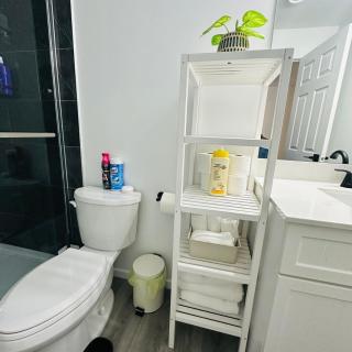 Modern Basement Suite near West Edmonton Mall - 3