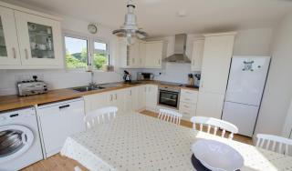 Rooftops Braunton, Stylish Beach House - Fantastic Views - Hot Tub hire - Sleeps 8 - 7
