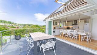 Rooftops Braunton, Stylish Beach House - Fantastic Views - Hot Tub hire - Sleeps 8 - 5