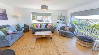 Rooftops Braunton, Stylish Beach House - Fantastic Views - Hot Tub hire - Sleeps 8 - 2