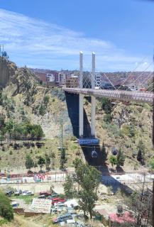 Céntrico, a una cuadra de la Plaza Isabel la Católica, linda zona - 1