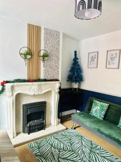 FREE PARKING, walkable to lincoln city 3 bedroom house - 8