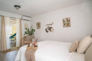 Casa Loba Suite 1 with an outdoor tub - 2