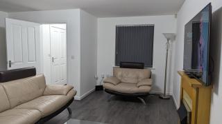 Modern Four Bedroom House near Attractions, Stadium, Town Centre, Parks and Lake - Sky n Netflix - Convenient Transport - 9