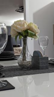 Modern Four Bedroom House near Attractions, Stadium, Town Centre, Parks and Lake - Sky n Netflix - Convenient Transport - 8