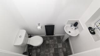 Modern Four Bedroom House near Attractions, Stadium, Town Centre, Parks and Lake - Sky n Netflix - Convenient Transport - 7