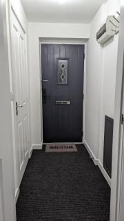 Modern Four Bedroom House near Attractions, Stadium, Town Centre, Parks and Lake - Sky n Netflix - Convenient Transport - 4