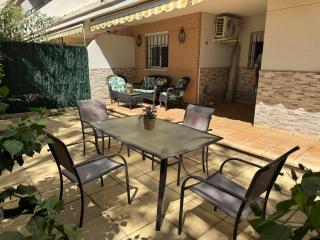 Bonito apartamento con jardín, piscina y aparcamiento gratuito - 0