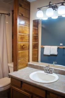 Rustic Cabin for 2 in Oak Creek Cabin Sycamore - 4