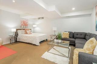 House of 3 Bed 3 Wash-Crib-King Bed-85' TV-Wrkspce - 4