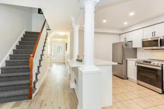 House of 3 Bed 3 Wash-Crib-King Bed-85' TV-Wrkspce - 2