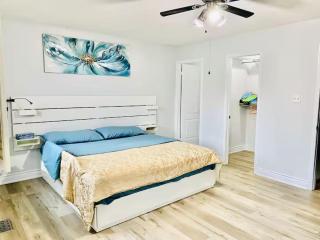 House of 3 Bed 3 Wash-Crib-King Bed-85' TV-Wrkspce - 1