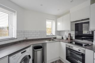 2 Luxurious Apartments with Free Parking near Chelmsford City - 4