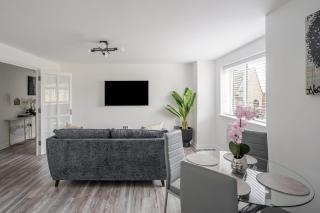 2 Luxurious Apartments with Free Parking near Chelmsford City - 3