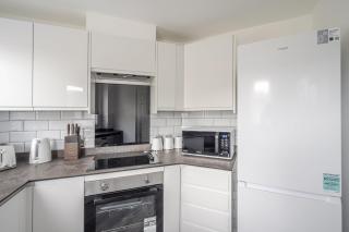 2 Luxurious Apartments with Free Parking near Chelmsford City - 2