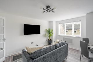 2 Luxurious Apartments with Free Parking near Chelmsford City - 1