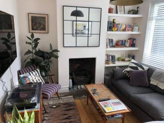 Spacious & Characterful Victorian 1 bed flat E17 - 0