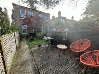 Spacious & Characterful Victorian 1 bed flat E17 - 8