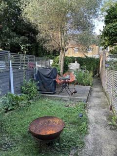 Spacious & Characterful Victorian 1 bed flat E17 - 3