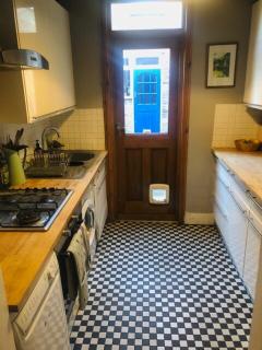 Spacious & Characterful Victorian 1 bed flat E17 - 2