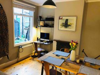 Spacious & Characterful Victorian 1 bed flat E17 - 1