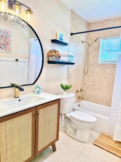 Relaxing 2 bed Siesta Key bungalow minutes from the beach - 7