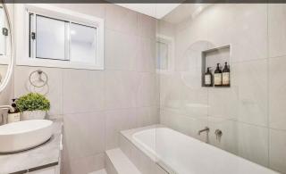 3 Moffat Beach Holiday House - 3