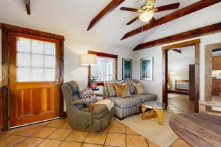 Main Street Wood Cottage - 9