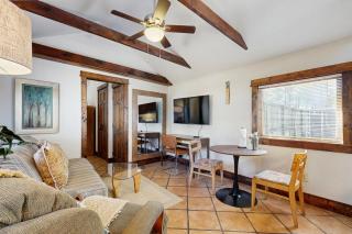 Main Street Wood Cottage - 7