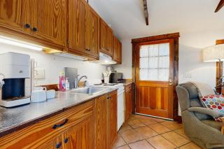 Main Street Wood Cottage - 4