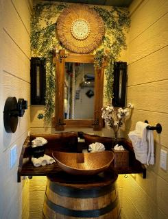 "Among the Wildflowers" Scenic Treehouse Getaway in Sevierville w 20ft Slide & 2 Private Decks - 2