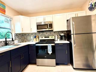 Relaxing 2 bed Siesta Key bungalow minutes from the beach - 5