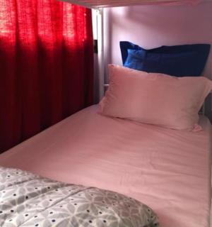 Female dorm- Femme dortoir Paris 8pm-10am - 7