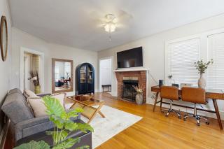 Main Street Brick Cottage - 7