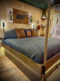 "Good Ole Rocky Top" Unique Tennessee Treehouse Near Pigeon Forge - Private 20ft Slide - 5