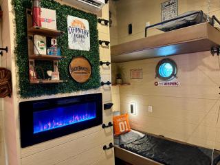 "Good Ole Rocky Top" Unique Tennessee Treehouse Near Pigeon Forge - Private 20ft Slide - 4