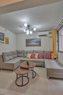 Modern & Spacious Loft-Style Condo near Airport - 5