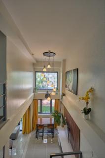 Modern & Spacious Loft-Style Condo near Airport - 3