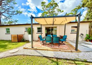 Relaxing 2 bed Siesta Key bungalow minutes from the beach - 2