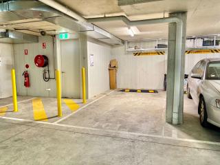 Upscale 1BR next Bondi Westfield & Trains with secure parking - 9