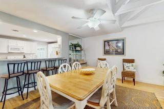 Queens Grant 762 - 5